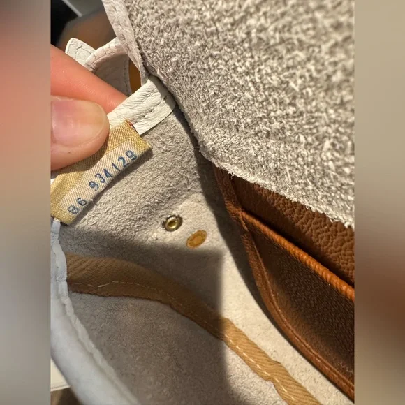 Vintage Dooney & Bourke Palomino White Leather Crossbody Bag – Rare Find - Picture 16 of 16